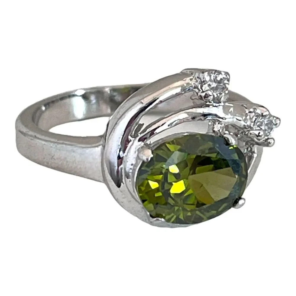 Vintage 1970s Green Stone Ring Crystal Accents Silver Tone Size 6.25 - 5X